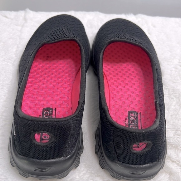 Sketchers Black Axis GoWalk 2 Mesh Slip-On Walking Shoe size 6 - Picture 4 of 12